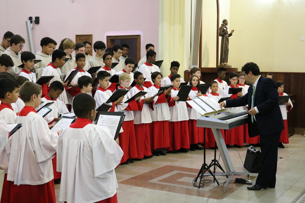 Canarinhos de Petrópolis durante um de seus Concertos Espirituais